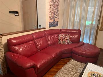 Divano ad angolo con pouf