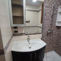 Lavabo bagno specchio e pensile 