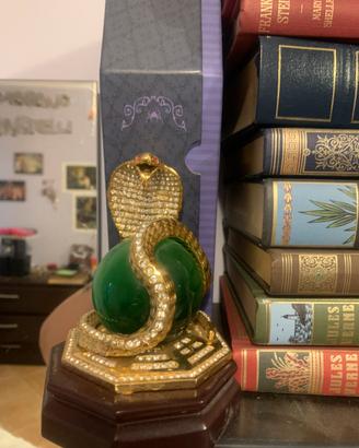 Statuetta con serpente