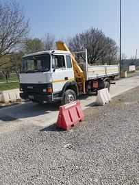 Iveco 115-17 con Gru