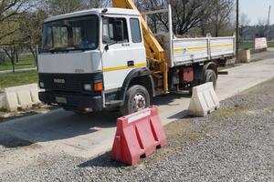 Iveco 115-17 con Gru