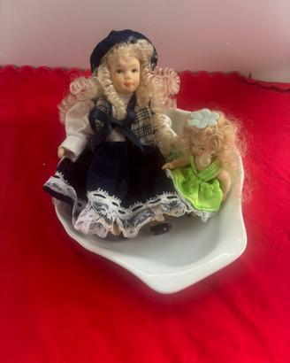 2 bambole e conchiglia vintage in porcellana