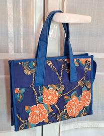 Borsa blu e fantasia.