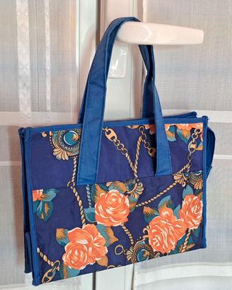 Borsa blu e fantasia.