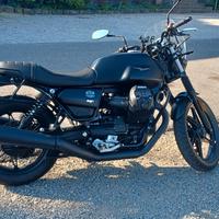 Moto Guzzi v7 850 stone 09/2022  4800 km