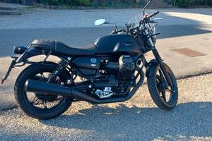 Moto Guzzi v7 850 stone 09/2022 3500 km