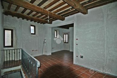 CASA SEMINDIPENDENTE A NOCERA UMBRA