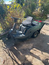 Trattorino tagliaerba