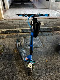 Monopattino elettrico aprilia tuareg