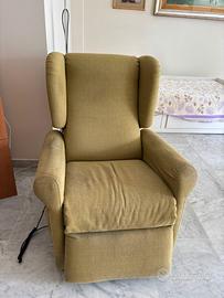 Poltrona motorizzata per anziani