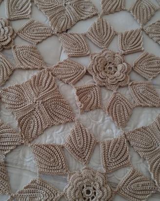 Copriletto fatto a mano ad uncinetto