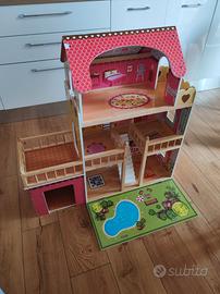 Casetta bambole in legno + accessori 