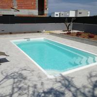 Piscina in vetroresina 8.2x3,2 m Trasporto incluso