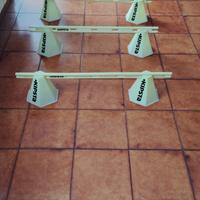 conetti e scaletta per esercizi calcio