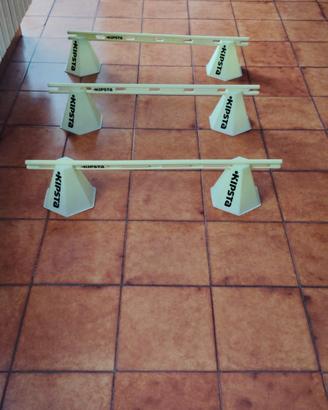 conetti e scaletta per esercizi calcio