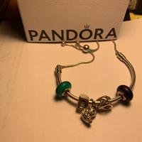 Bracciale rigido della collezione Pandora Icons