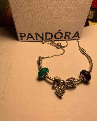 Bracciale rigido della collezione Pandora Icons