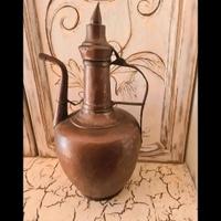 brocca anfora antica in rame rossa