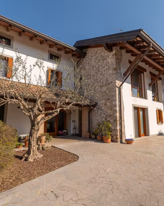 Casale con due unità abitative alle porte di Udin