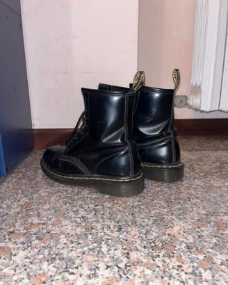 DR MARTENS