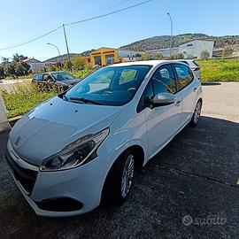peugeot 208 1.2 benzina anno 2015