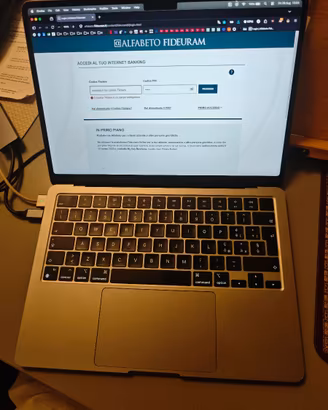 MacBook Air M2 8/256 Touch ID