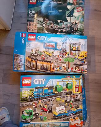 tris giochi lego (Pirati,city,)