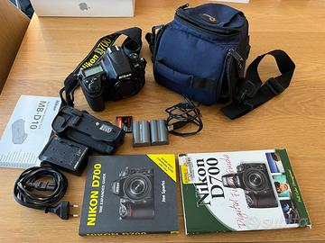 Nikon D700 in kit con accessori