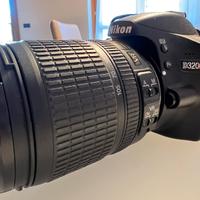Nikon D3200 con obiettivo 18-105