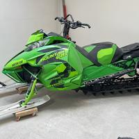 Motoslitta da neve fresca