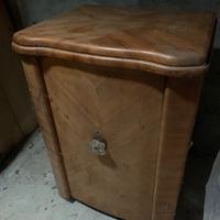 Macchina da cucire di una volta con mobile