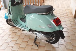 Piaggio Vespa 310 GTS hpe Verde amabile