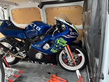 Yamaha r6 2001 pronto pista targata