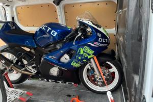 Yamaha r6 2001 pronto pista targata