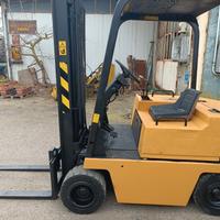 muletto Caterpillar modello V300