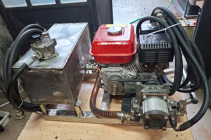 Motore idraulico a scoppio