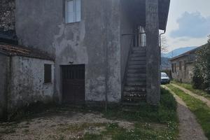 Casa composta da 4 vani: 2 Letto, Cucina e Cantina