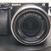Fotocamera mirrorless Sony a6300 + obiettivo 18-55