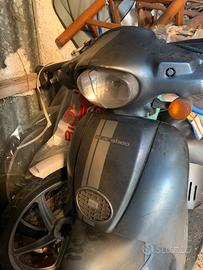 Scooter Aprilia Scarabeo 2012