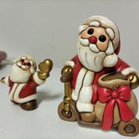 Coppia babbo natale monopattino