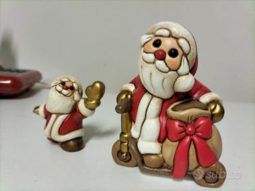 Coppia babbo natale monopattino