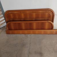 testata letto matrimoniale in legno con due comodi