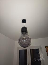 Lampadario a forma di lampadina