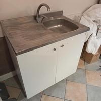 Lavello/mobile/finestra /elittica/linoleum 20mq