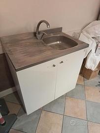 Lavello/mobile/finestra /elittica/linoleum 20mq