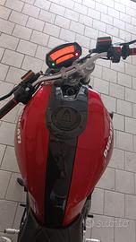 Ducati Monster 696