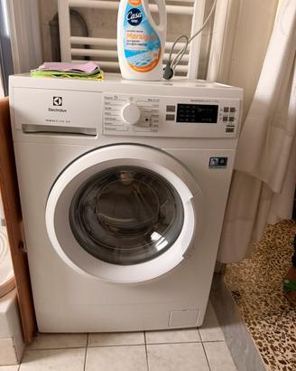LAVATRICE Electrolux perfectcare 7kg