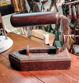 Ferro da stiro antico