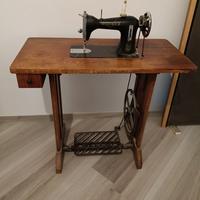 Macchina da cucire Necchi anni 50
