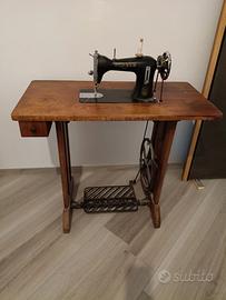 Macchina da cucire Necchi anni 50
